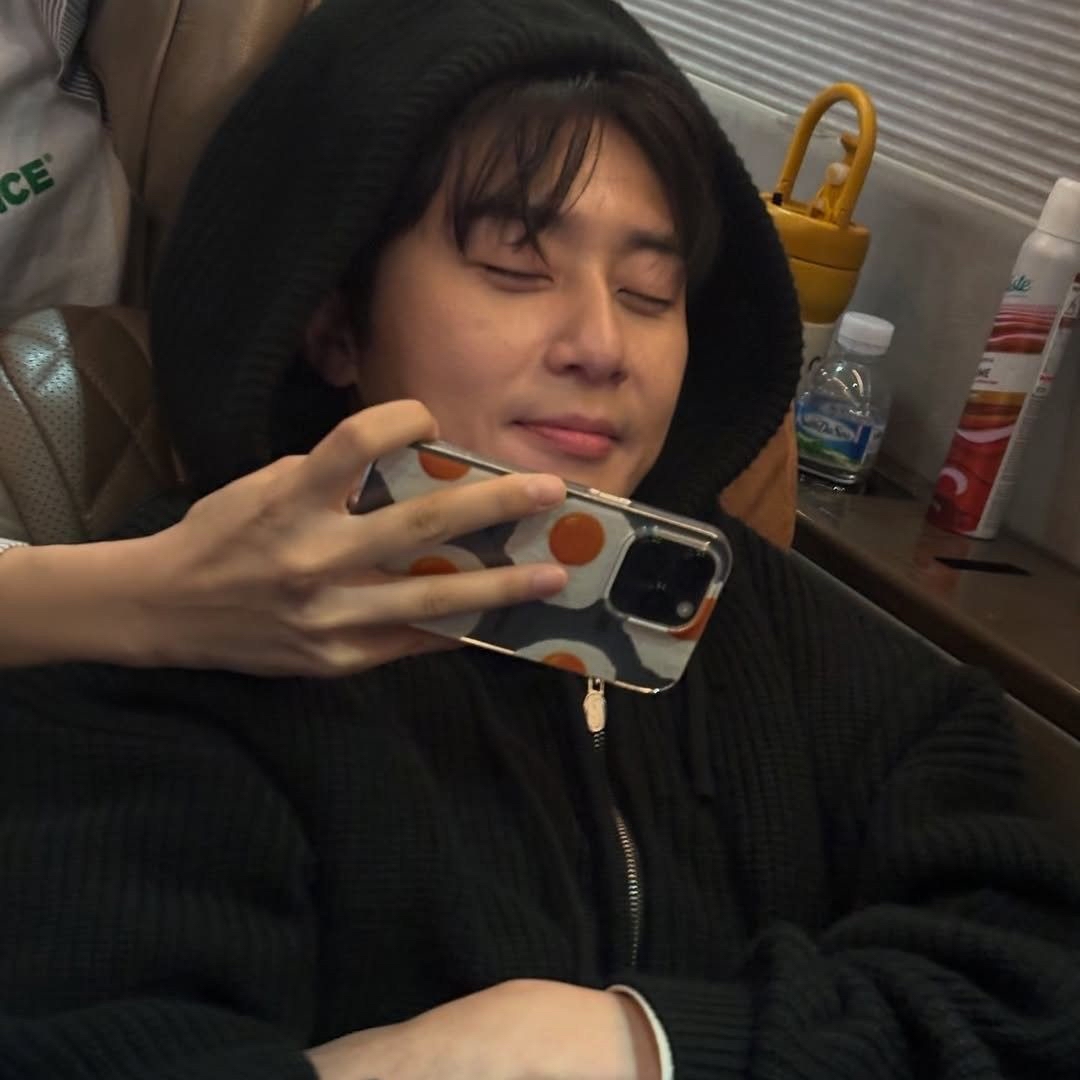 A moment captured by a fan of Park Seojoon