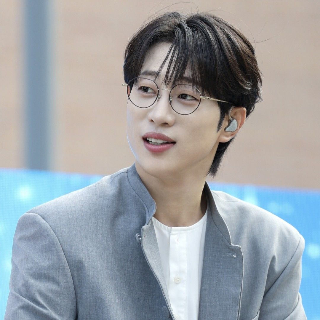 Recent activity shot of An Sunghoon