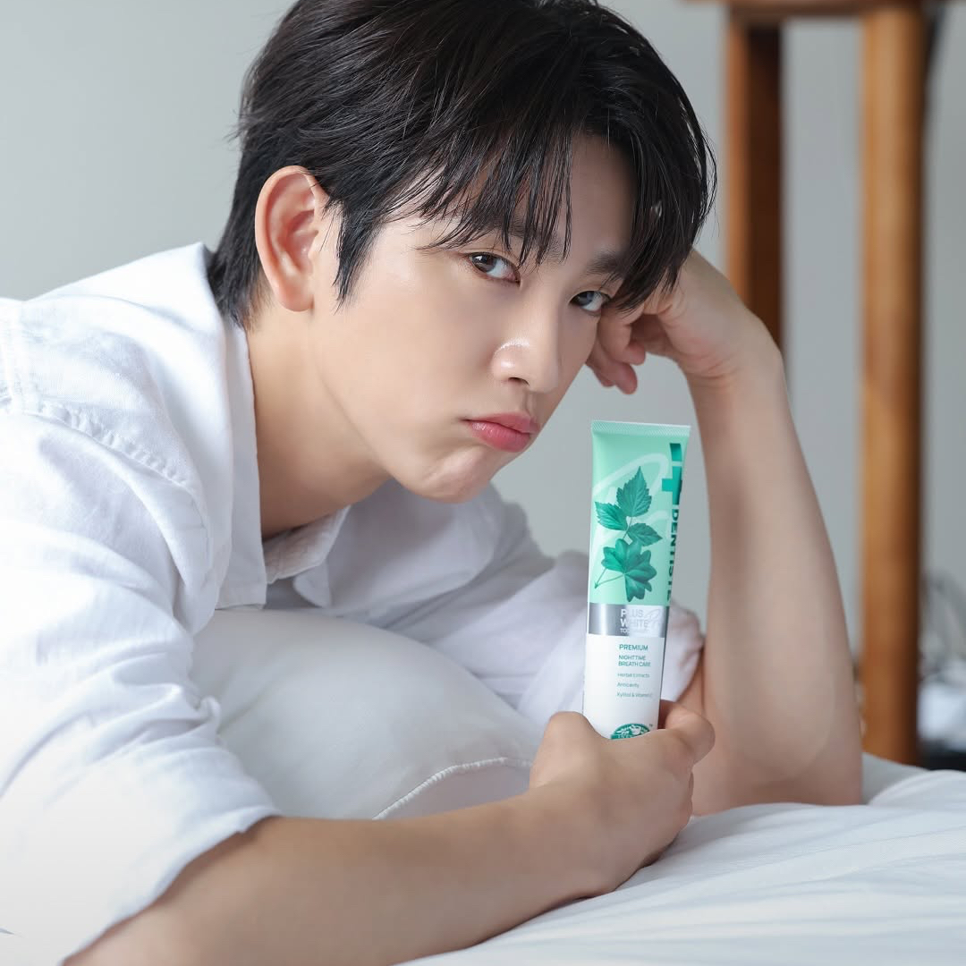 A moment captured by a fan of Park Jinyoung