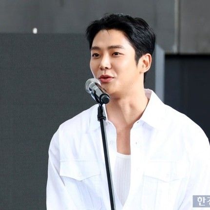 A moment captured by a fan of Rowoon