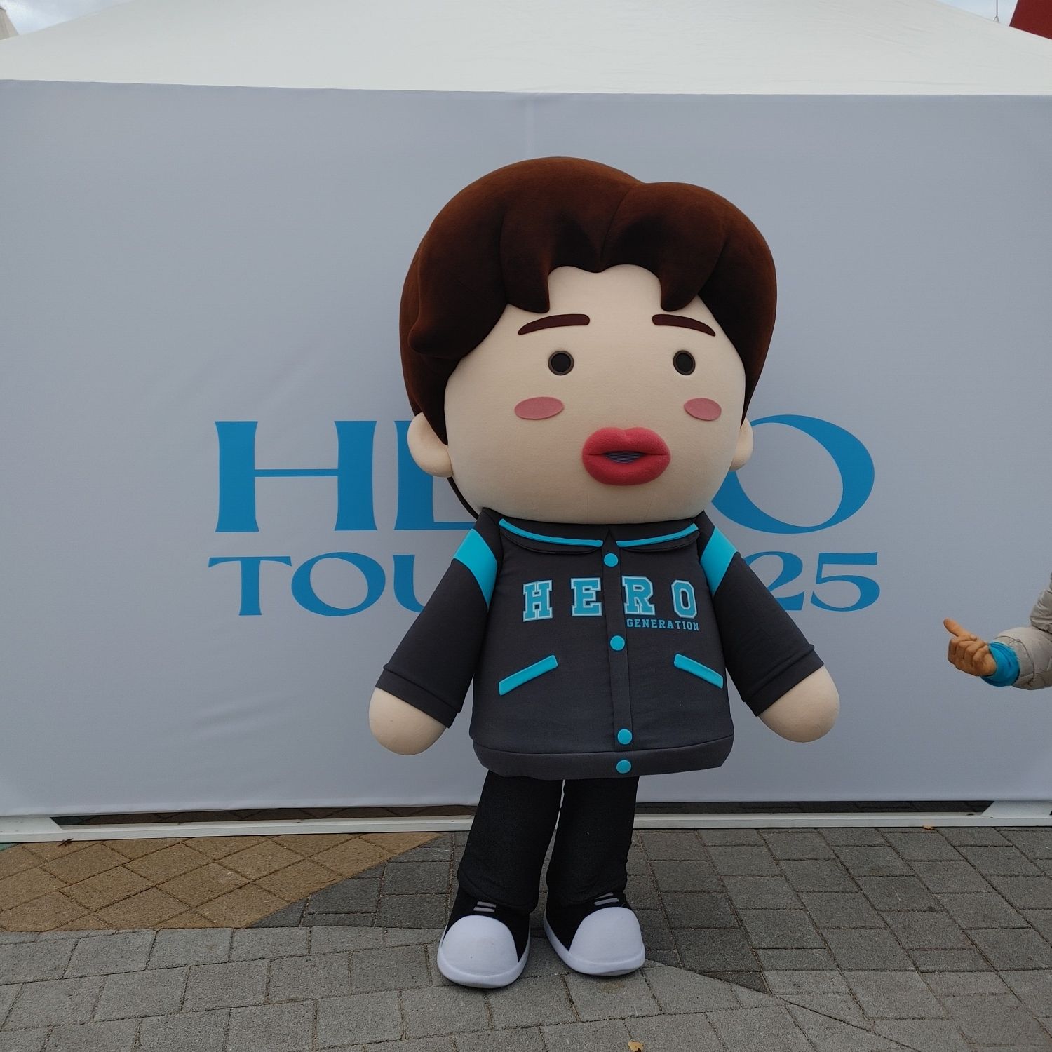 Behind-the-scenes cut of Lim Youngwoong