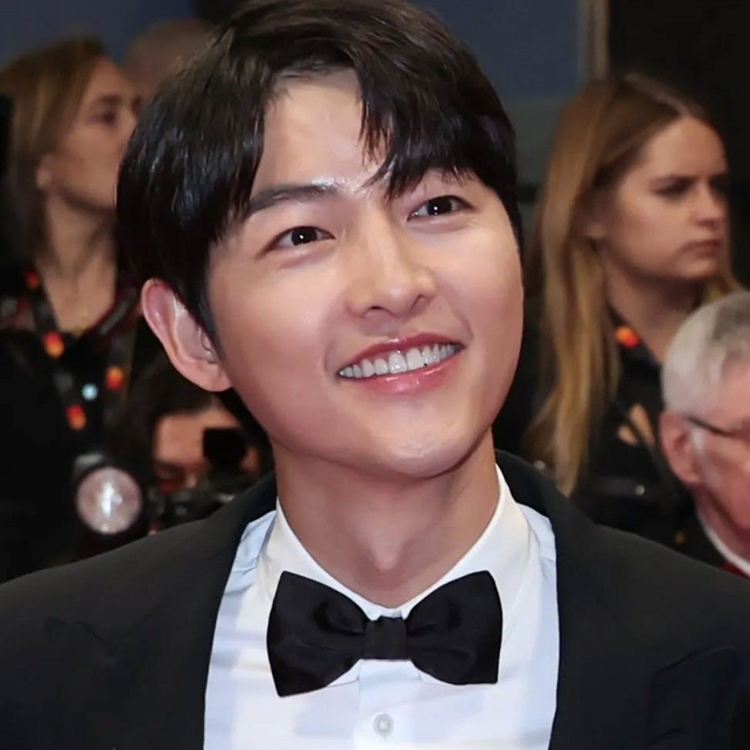 A moment captured by a fan of Song Joongki