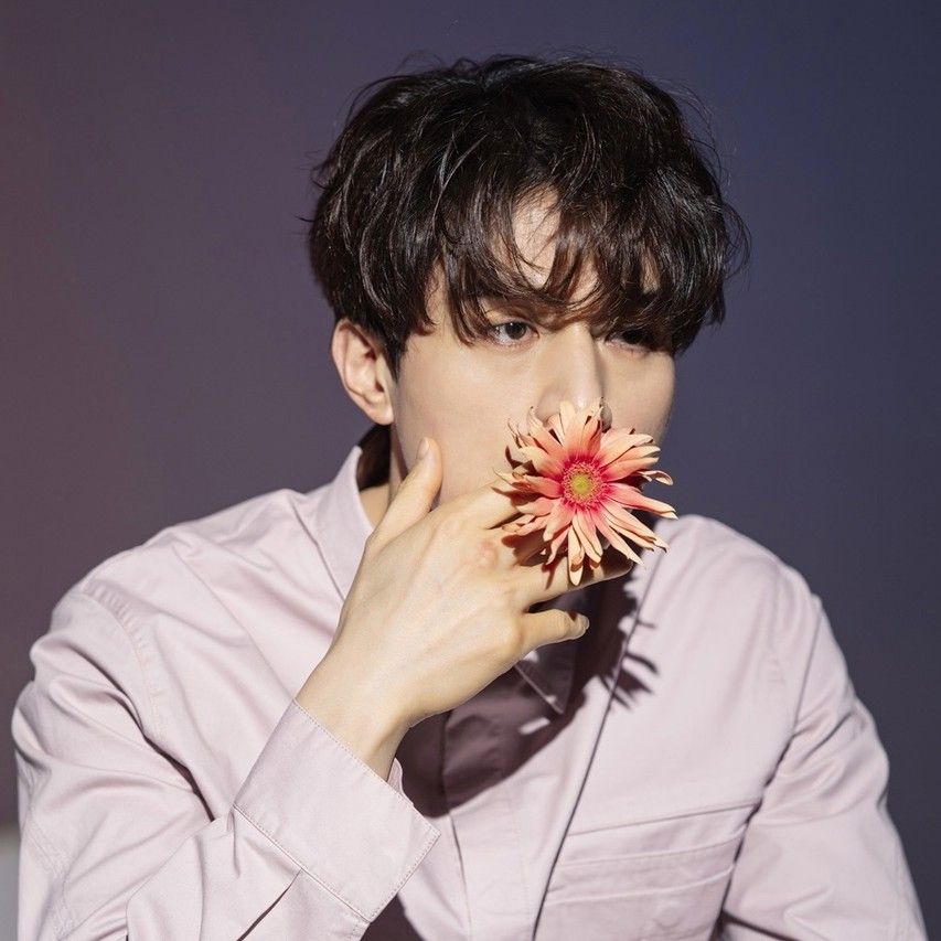 Recent activity shot of Lee Dongwook