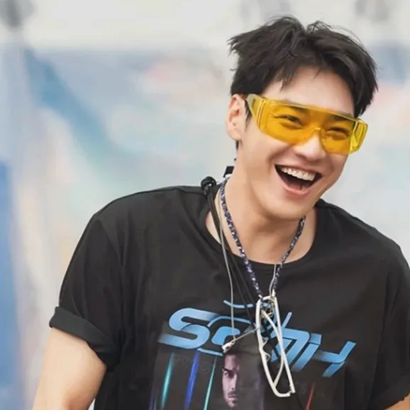 Behind-the-scenes cut of Kim Youngkwang