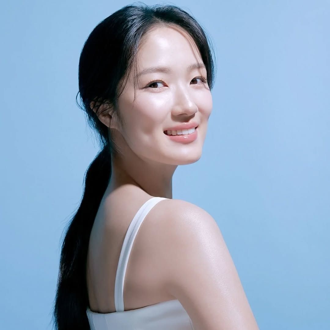 Behind-the-scenes cut of Kim Hyeyoon