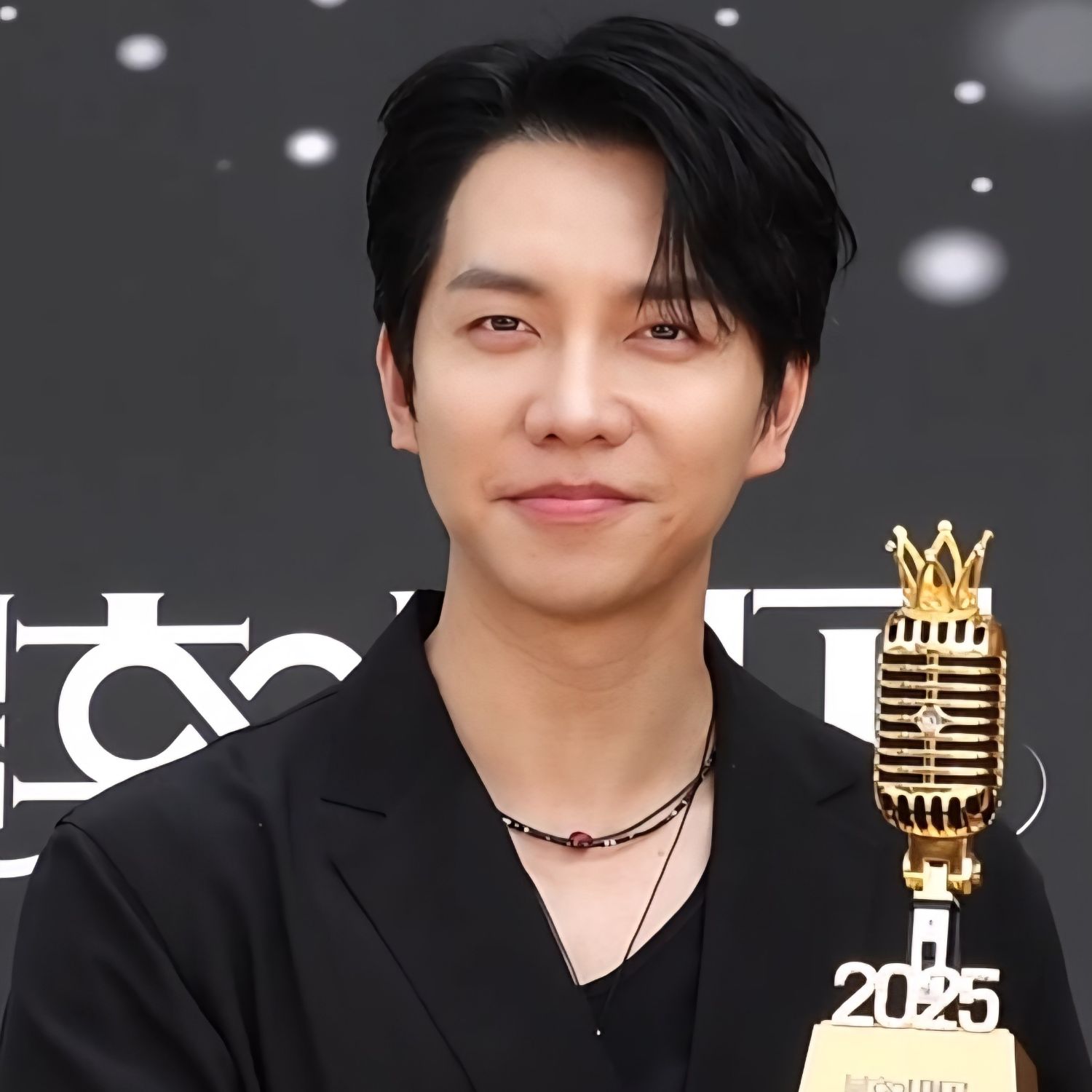 Behind-the-scenes cut of Lee Seunggi