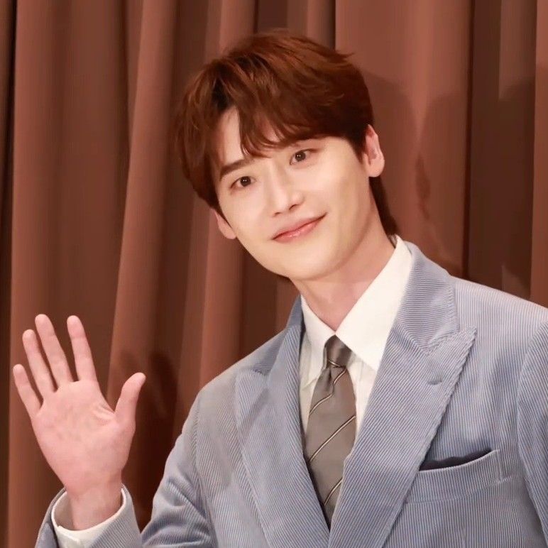 Latest photo of Lee Jongsuk