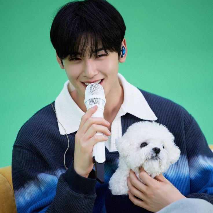 Behind-the-scenes cut of Cha Eunwoo