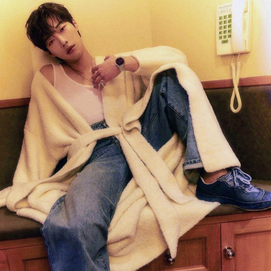 A moment captured by a fan of Woo Dohwan