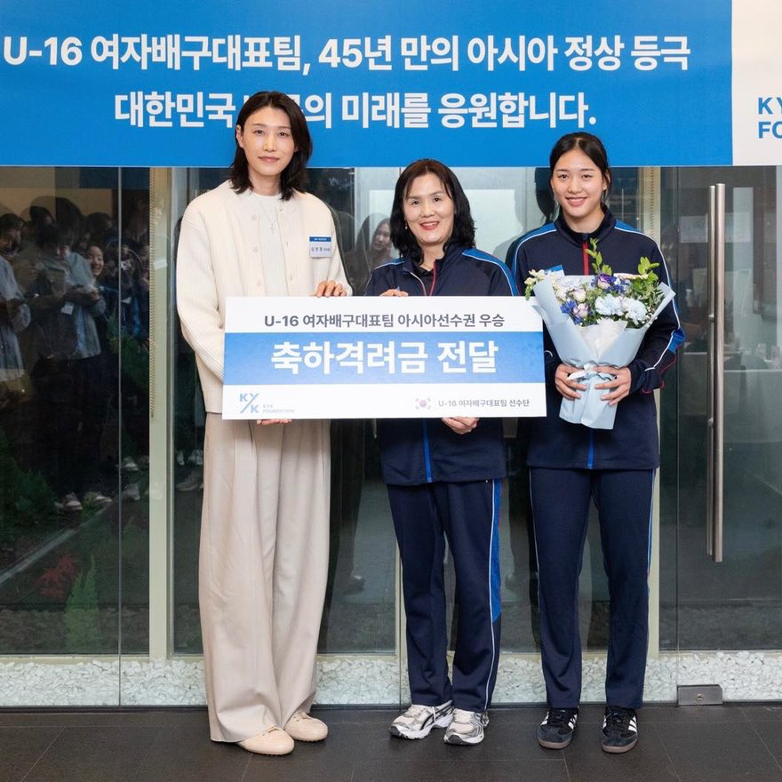 A moment captured by a fan of Kim Yeonkoung