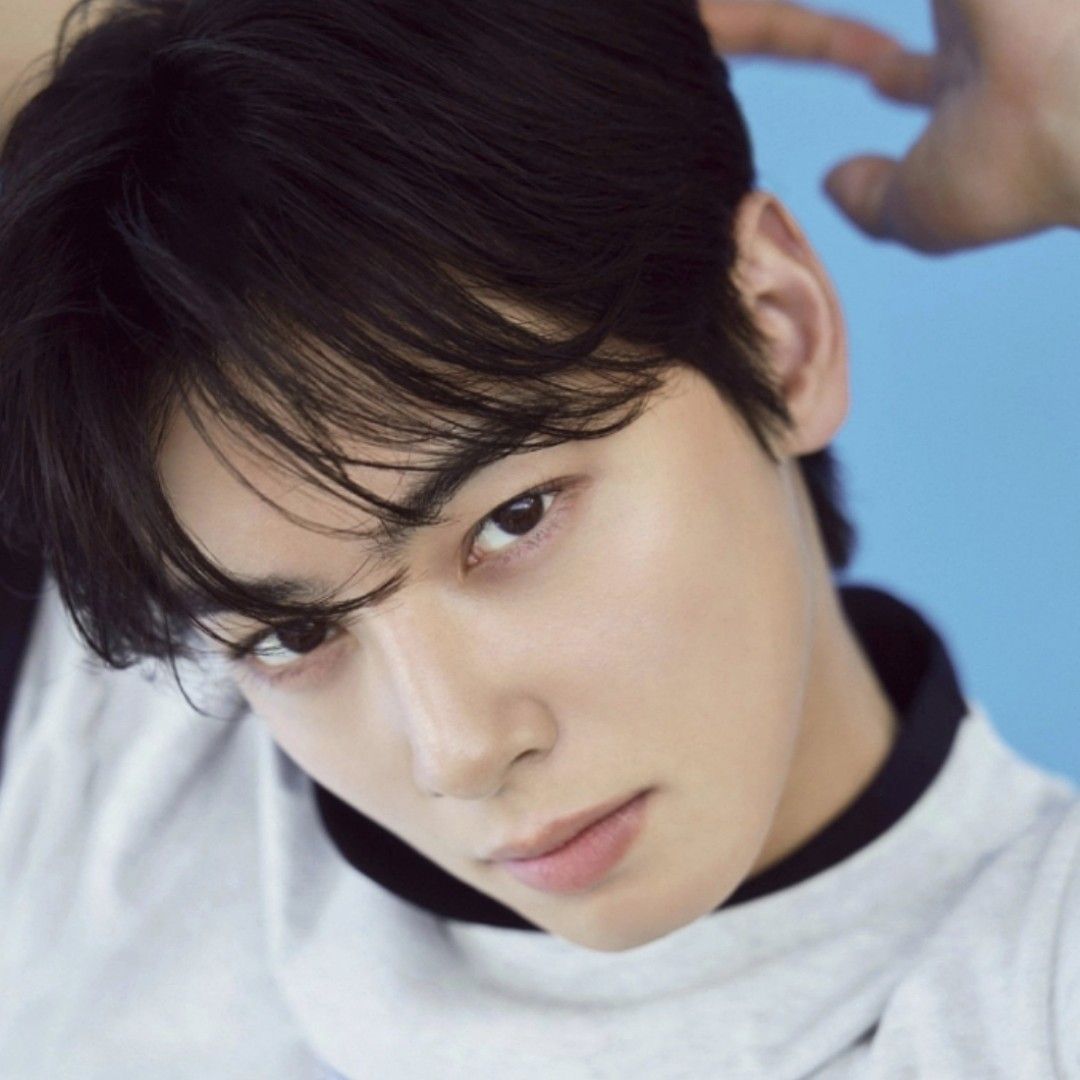 A moment captured by a fan of Cha Eunwoo