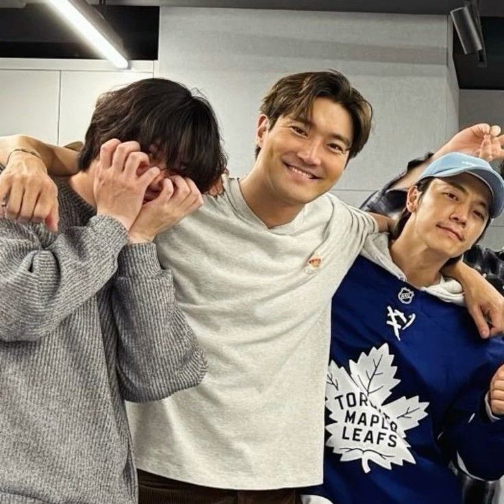 Recent activity shot of Choi Siwon