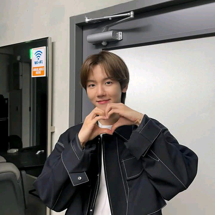 Behind-the-scenes cut of Baekhyun