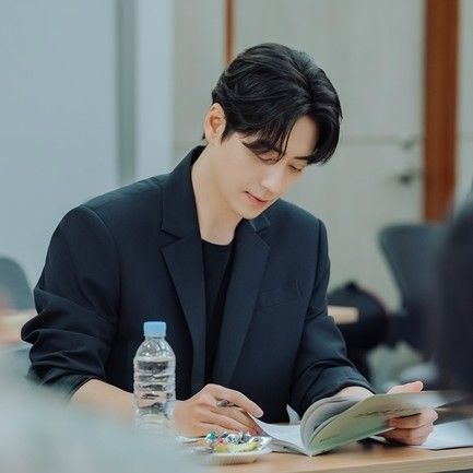 A moment captured by a fan of Lee Joonhyuk