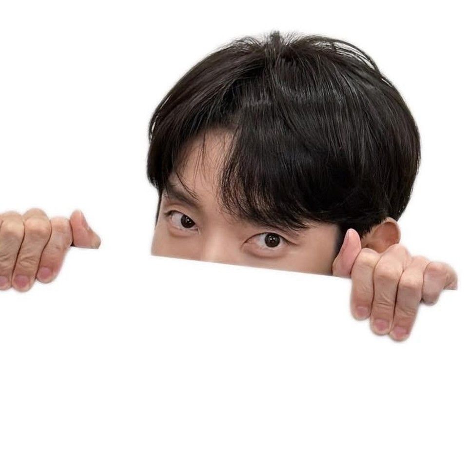 Behind-the-scenes cut of Lee Joongi