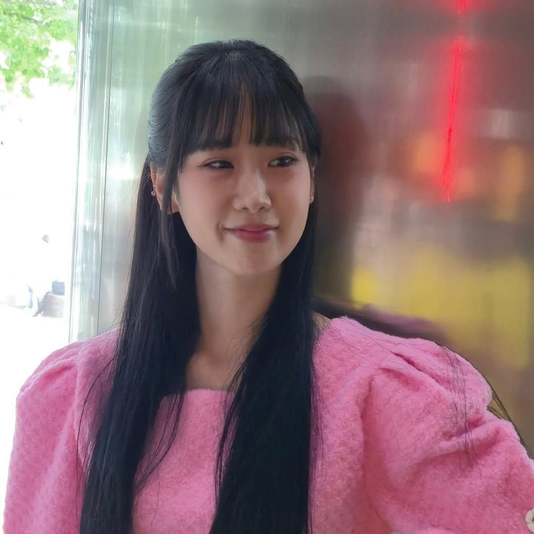 A moment captured by a fan of Kang Hyeyeon