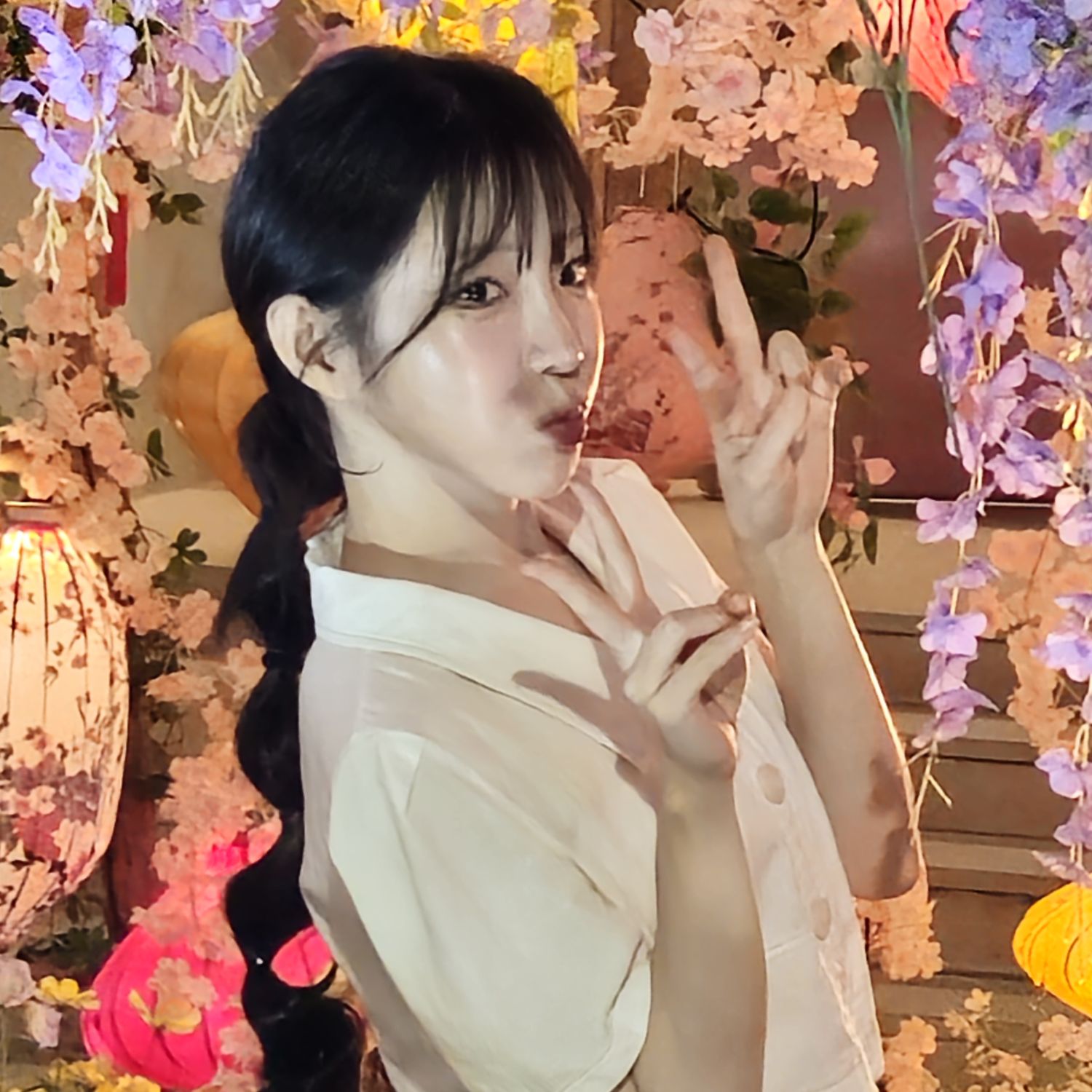 Behind-the-scenes cut of Yeon Yuri