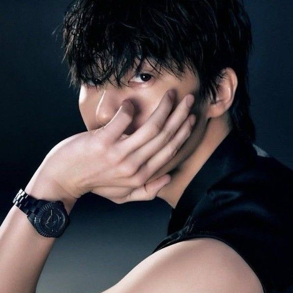 Recent activity shot of Park Seojoon