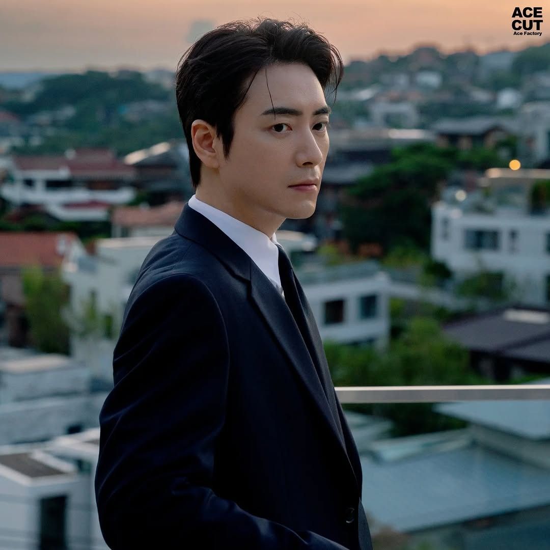 Behind-the-scenes cut of Lee Joonhyuk
