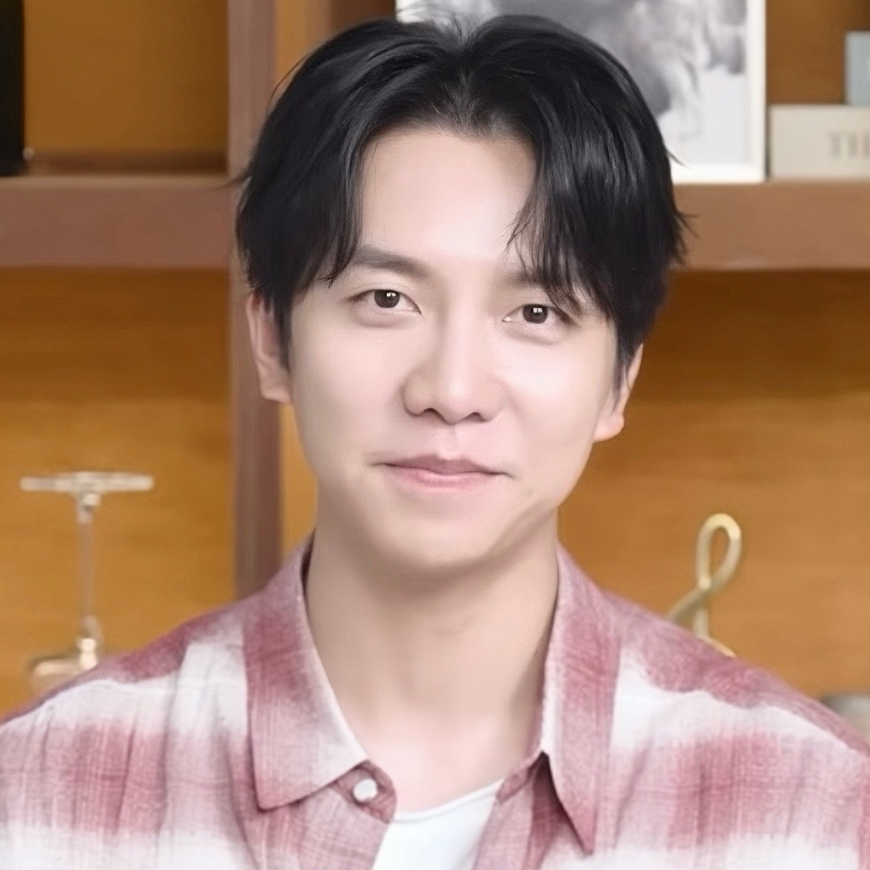 Recent activity shot of Lee Seunggi