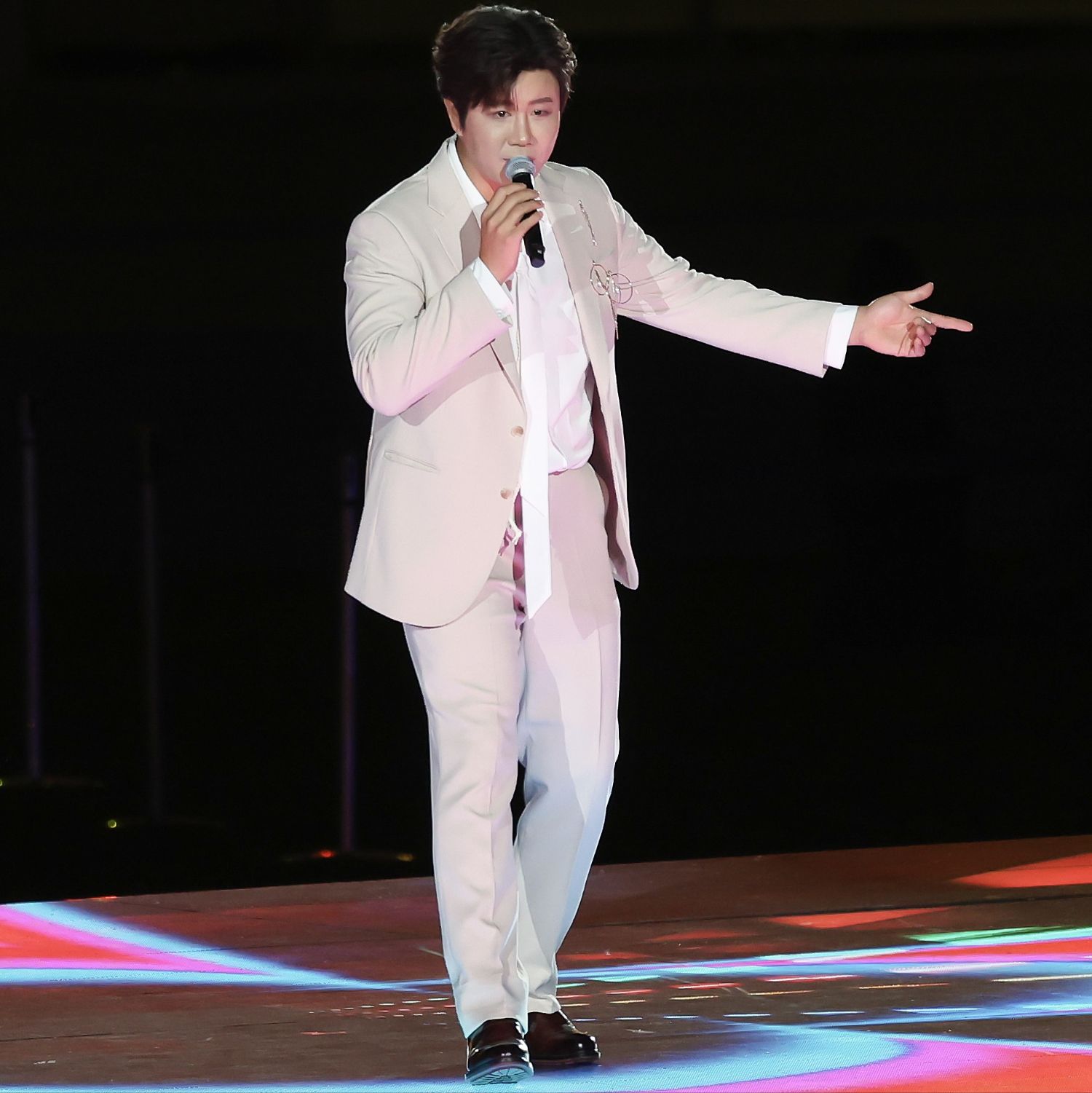 Behind-the-scenes cut of Jin Haesung