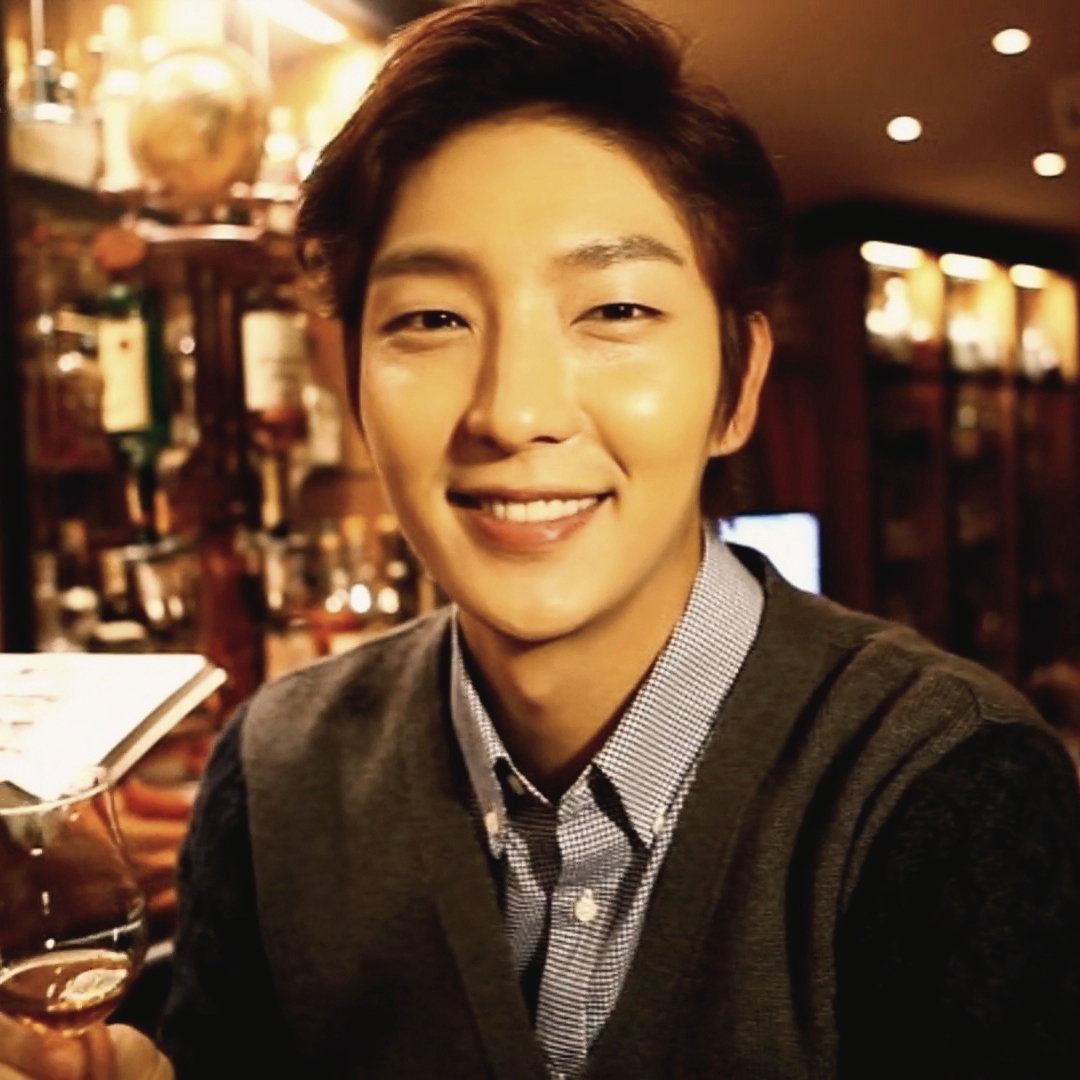 A moment captured by a fan of Lee Joongi