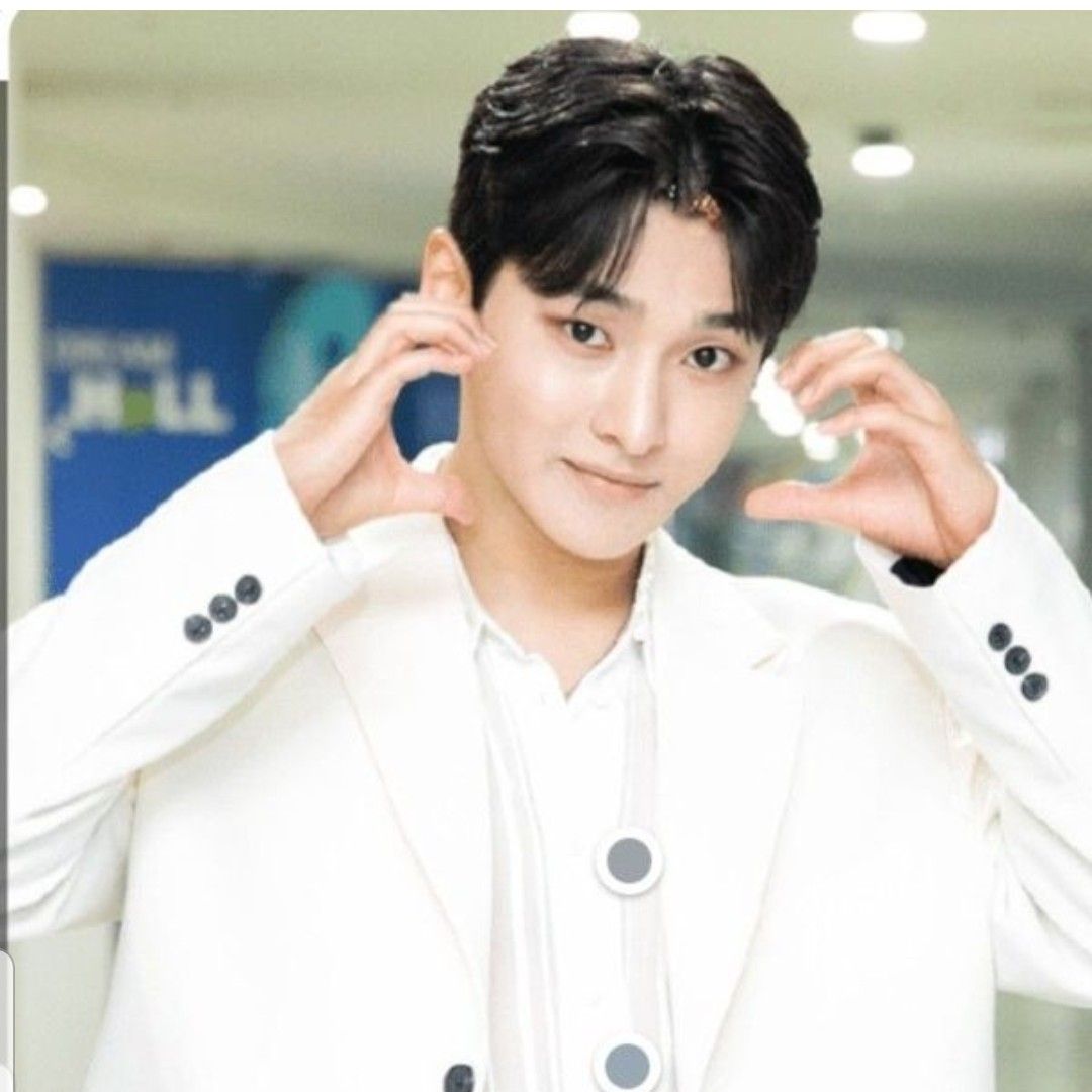 A moment captured by a fan of Seong Ri