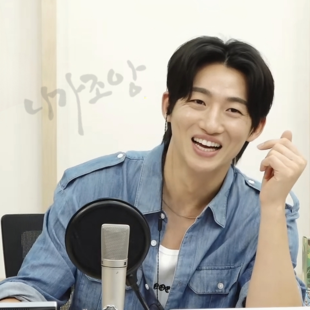 A moment captured by a fan of Shin Seungtae