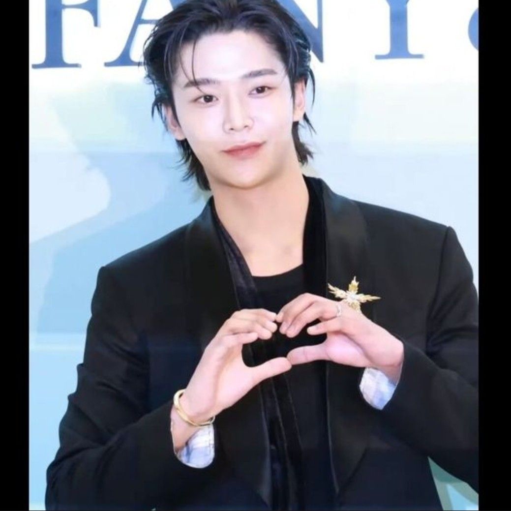 A moment captured by a fan of Rowoon