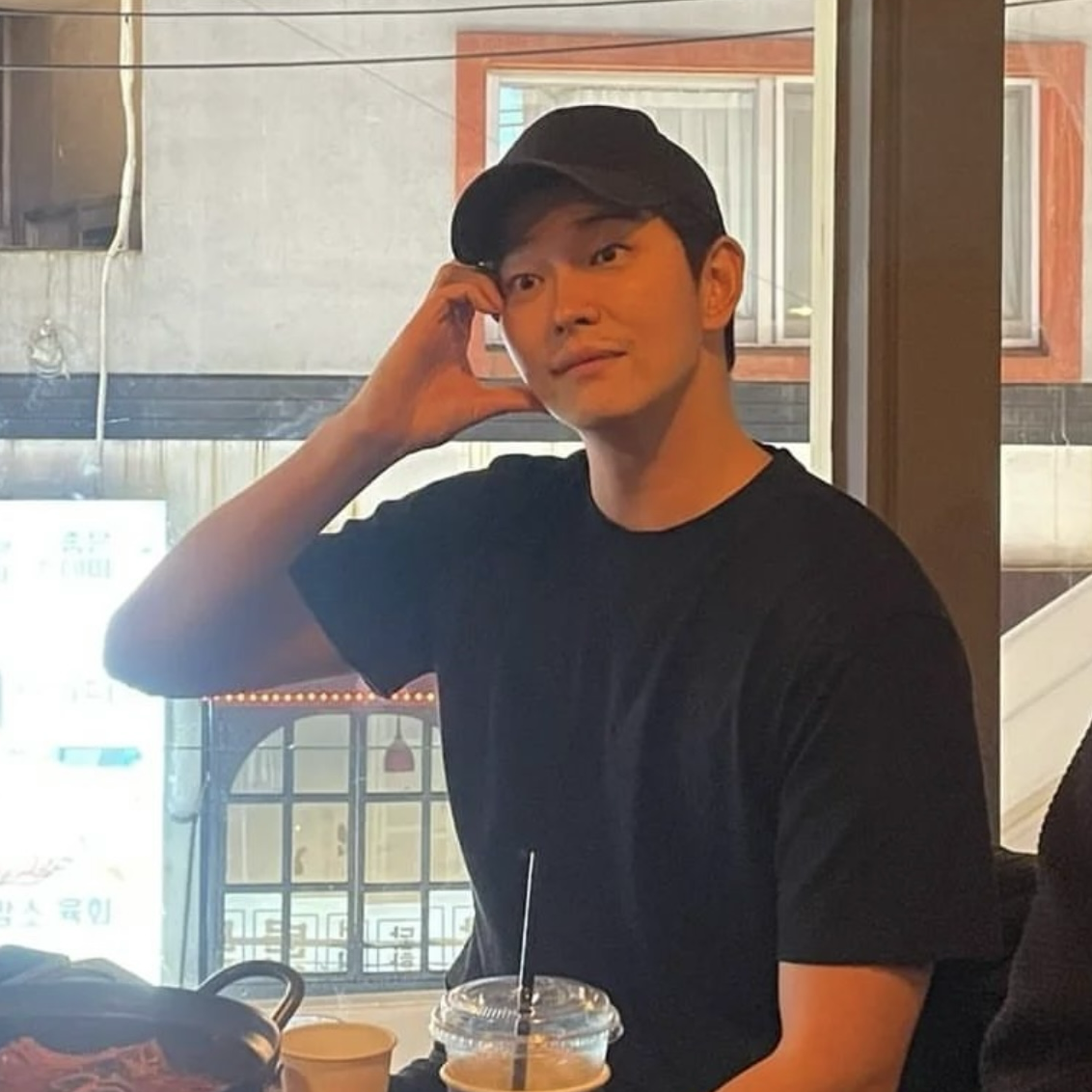 Behind-the-scenes cut of Yoon Kyunsang