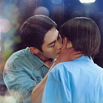 A moment captured by a fan of Lee Jaewook