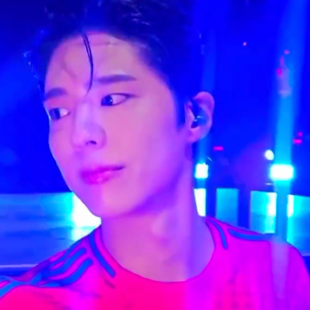 A moment captured by a fan of Park Bogum