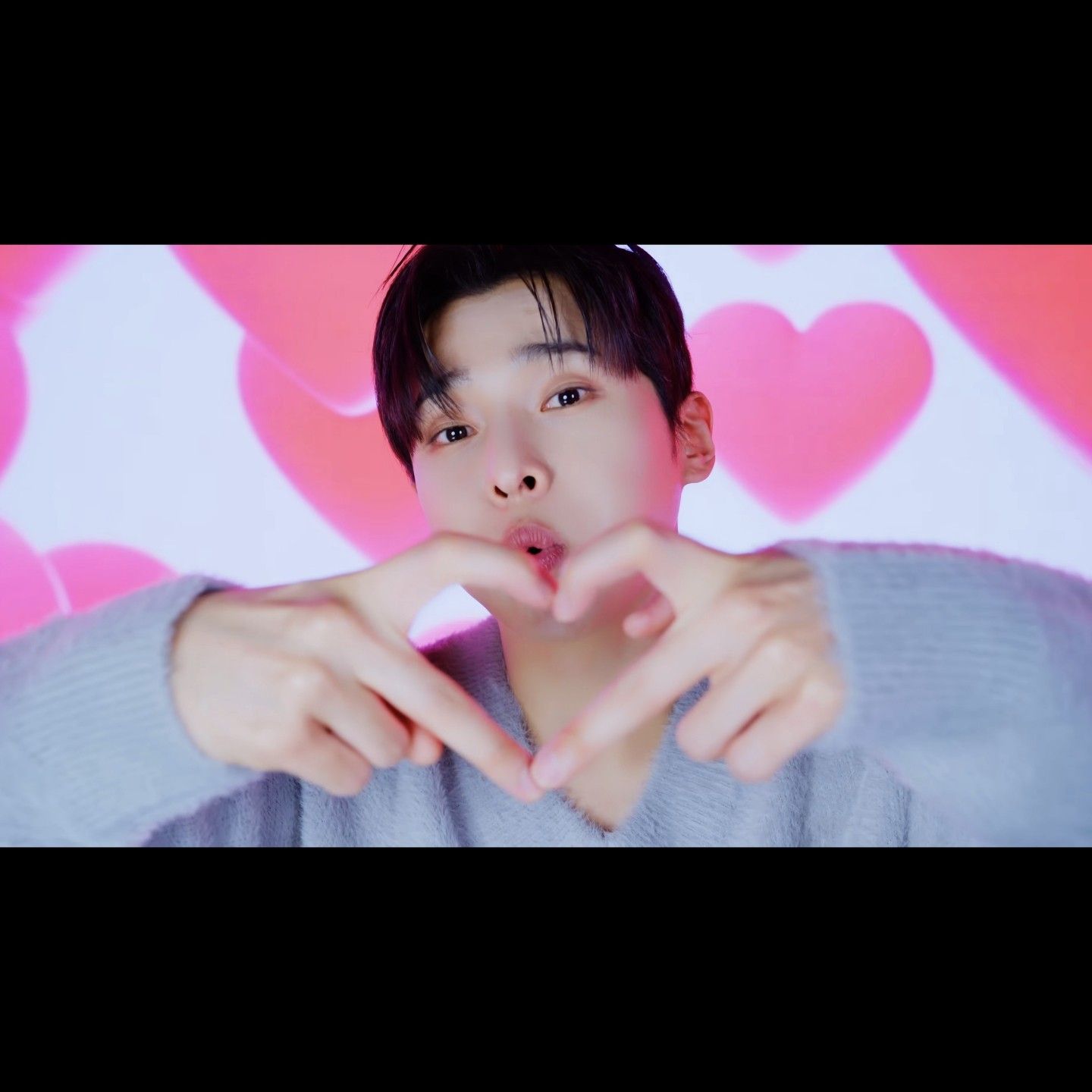 Behind-the-scenes cut of Seong Ri