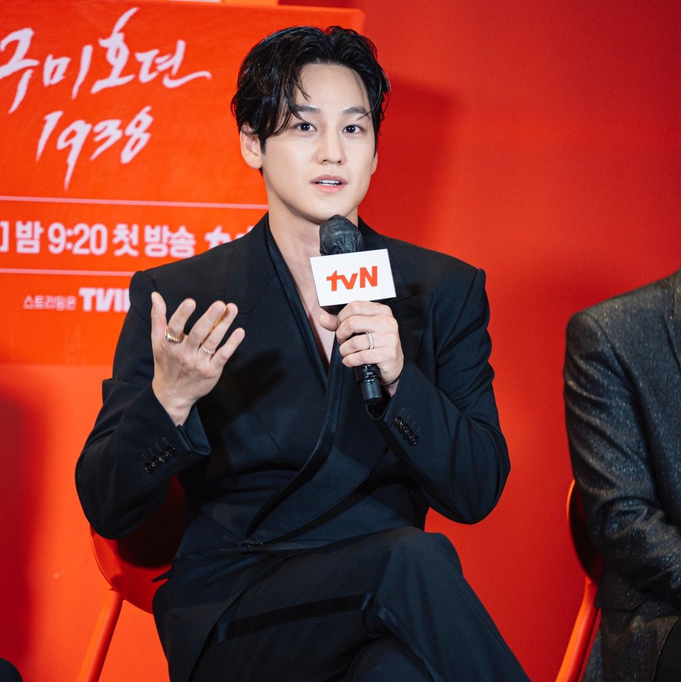Behind-the-scenes cut of Kim Bum