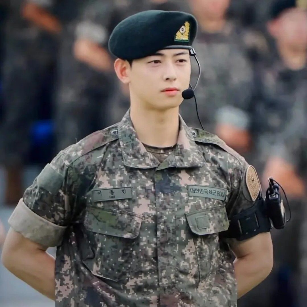 Foto kegiatan terbaru dari Cha Eunwoo