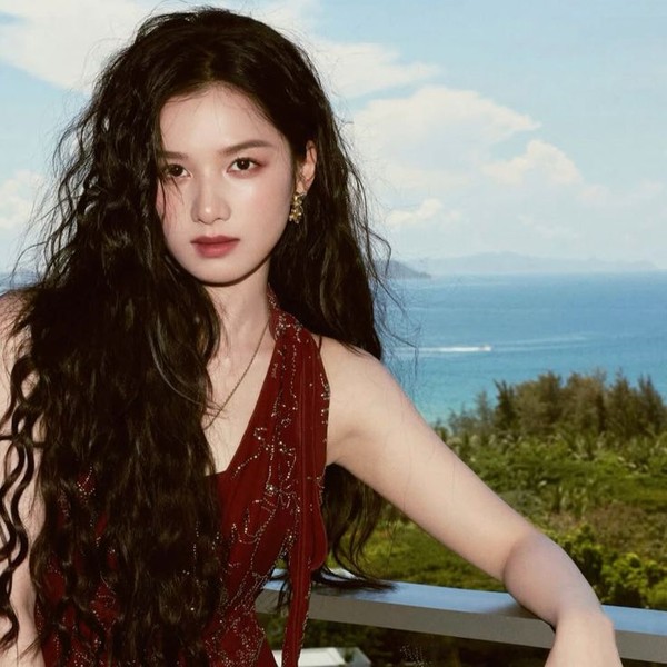 Popular profile photo of Jingyi Zhang loved by fans