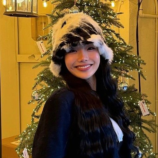 A moment captured by a fan of Kim Soyeon (2004)