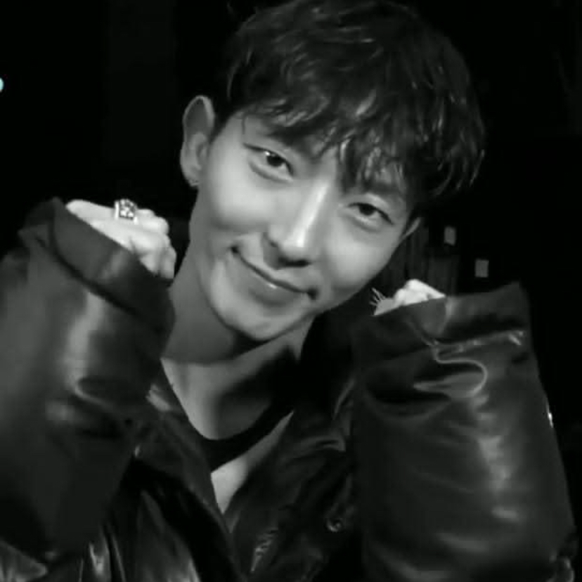 Foto terbaru dari Lee Joongi