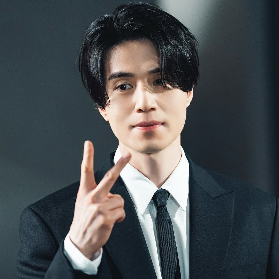 Recent activity shot of Lee Dongwook