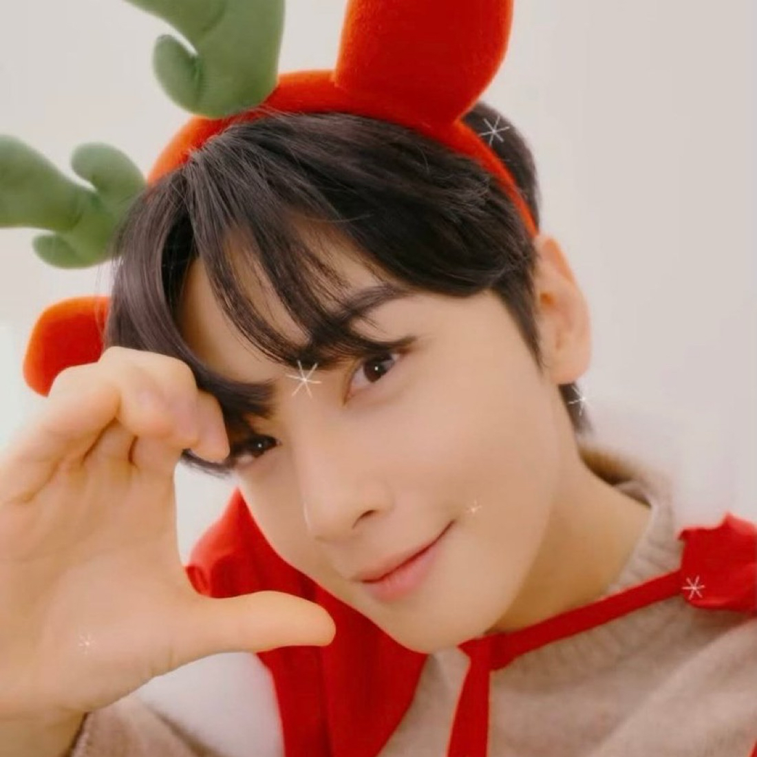 Behind-the-scenes cut of Cha Eunwoo