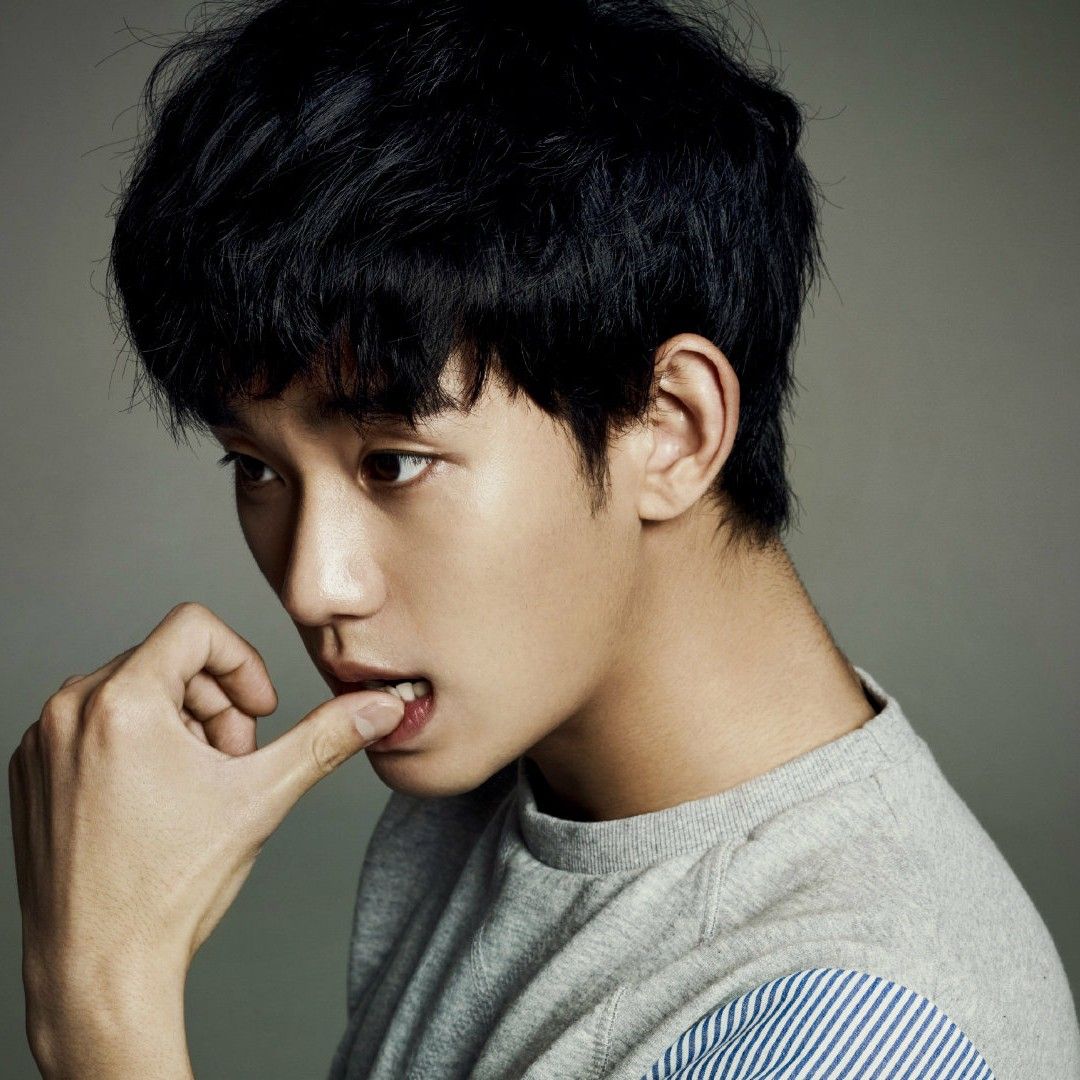 Behind-the-scenes cut of Kim Soohyun