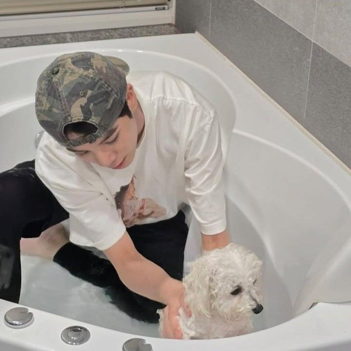 Latest photo of Jeong Dongwon