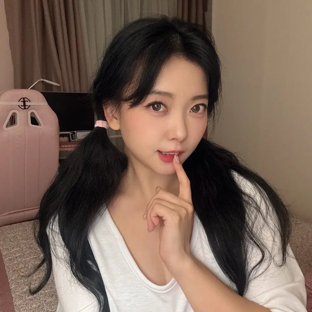 A moment captured by a fan of YOYOMI