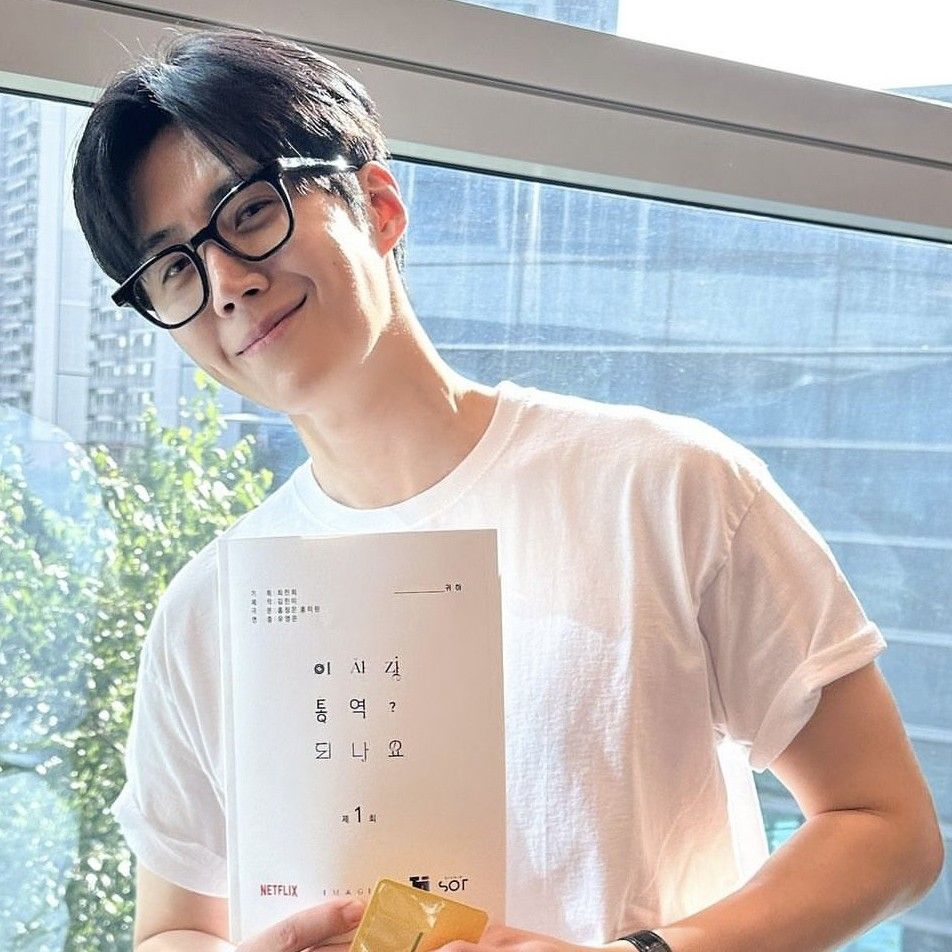 Behind-the-scenes cut of Kim Seonho