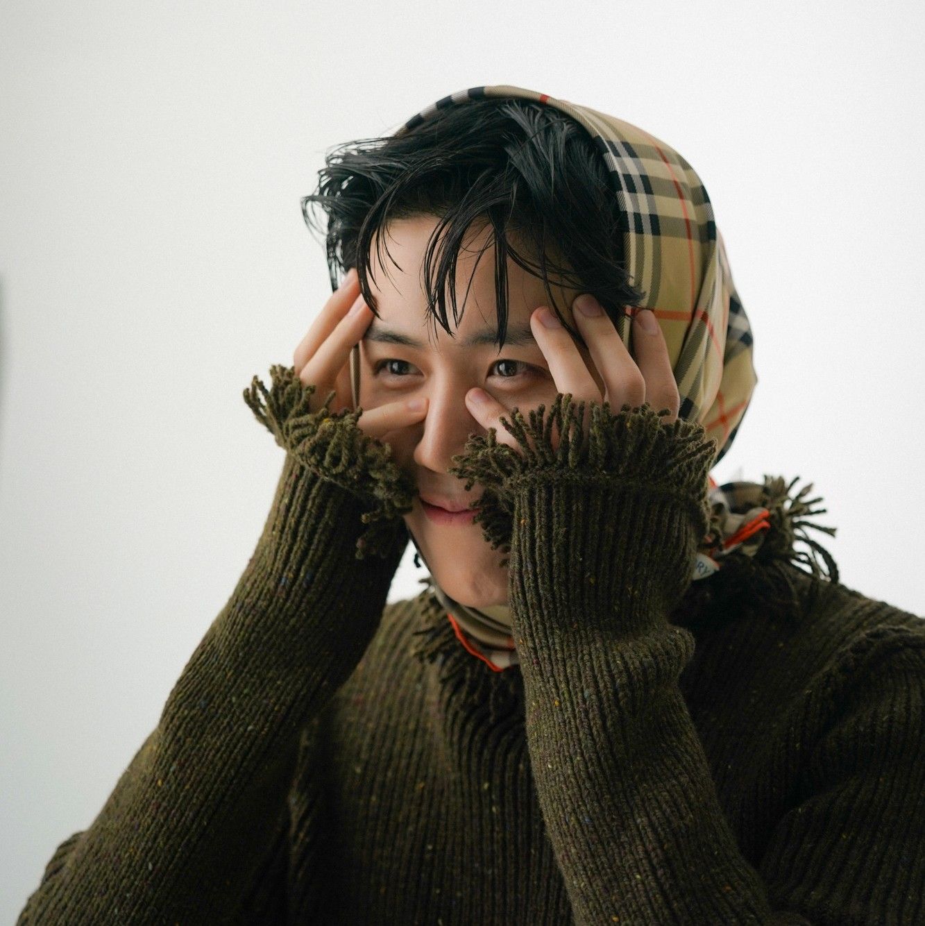 Behind-the-scenes cut of Kim Seonho