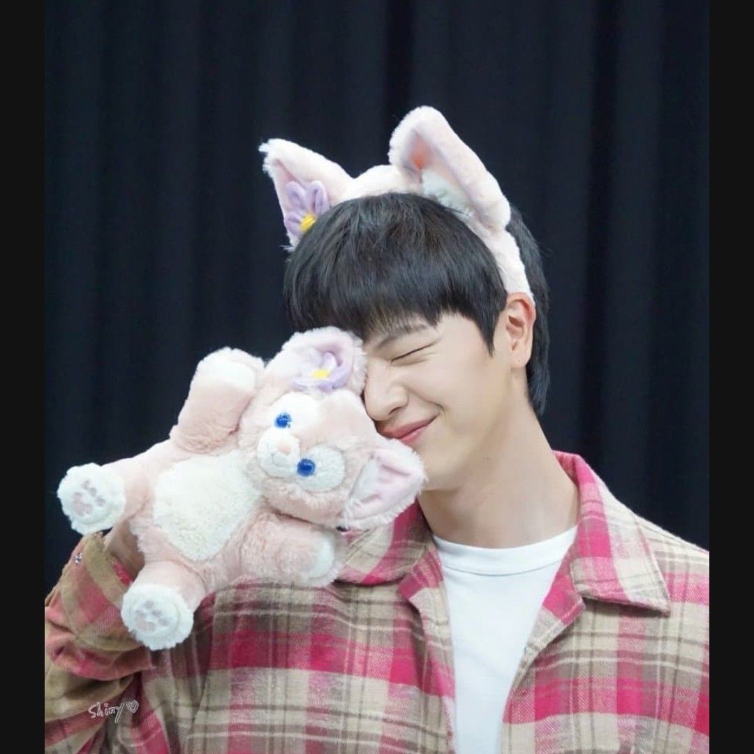 Behind-the-scenes cut of Yook Sungjae
