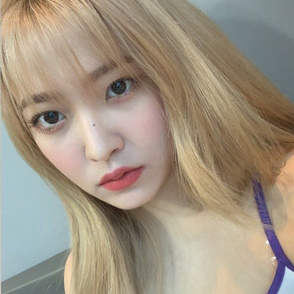 A moment captured by a fan of Yeri (1999)