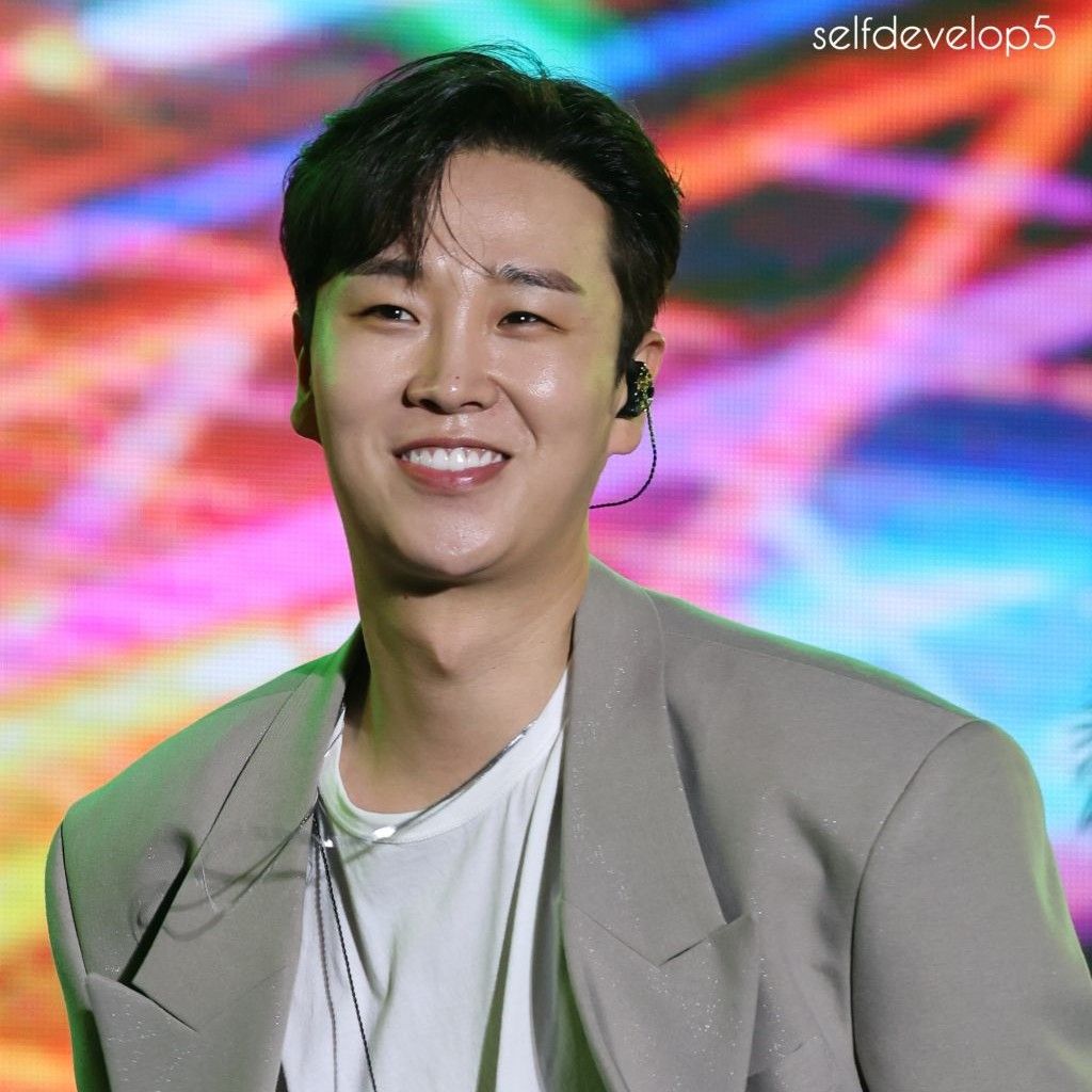 A moment captured by a fan of Song Minjun