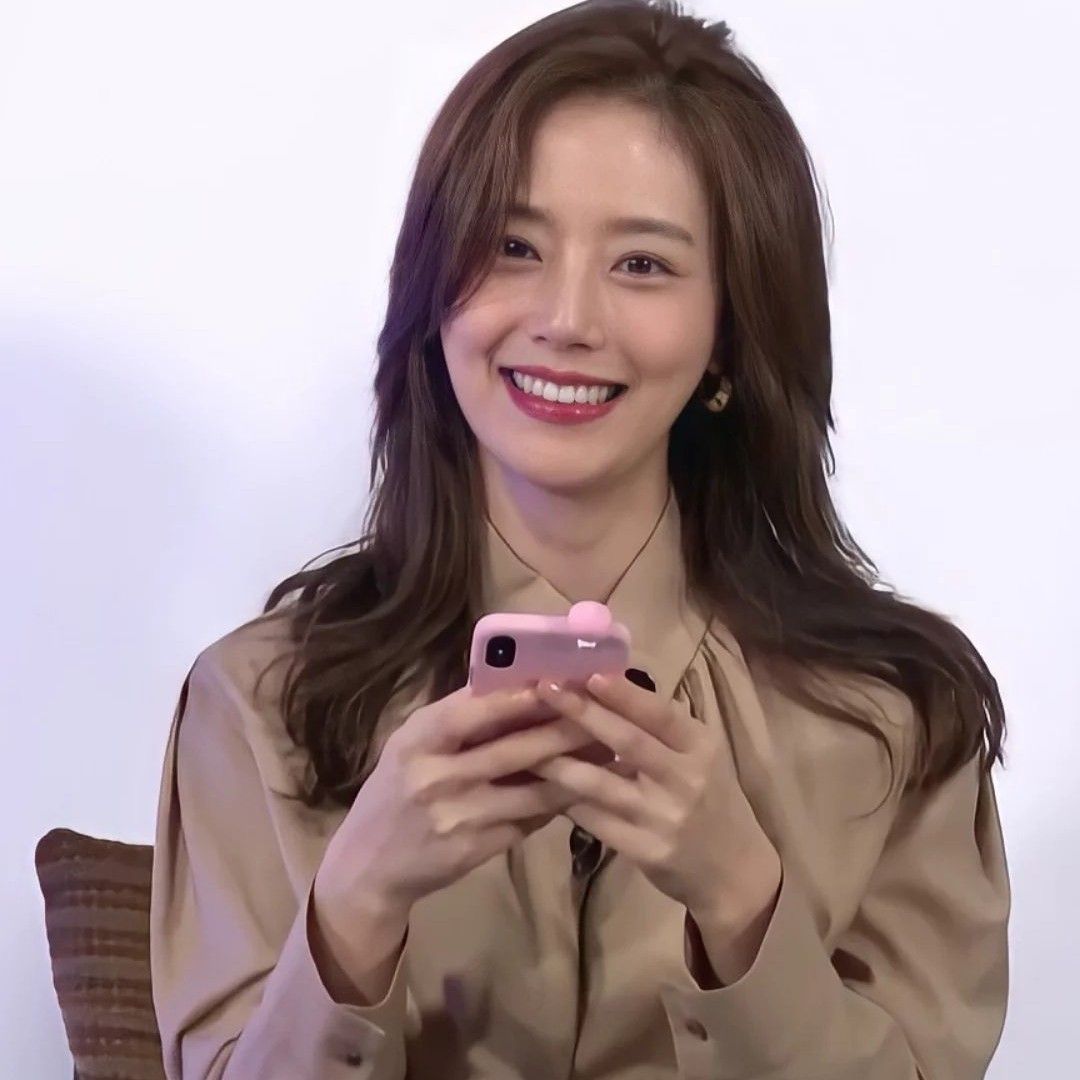 Recent activity shot of Moon Chaewon
