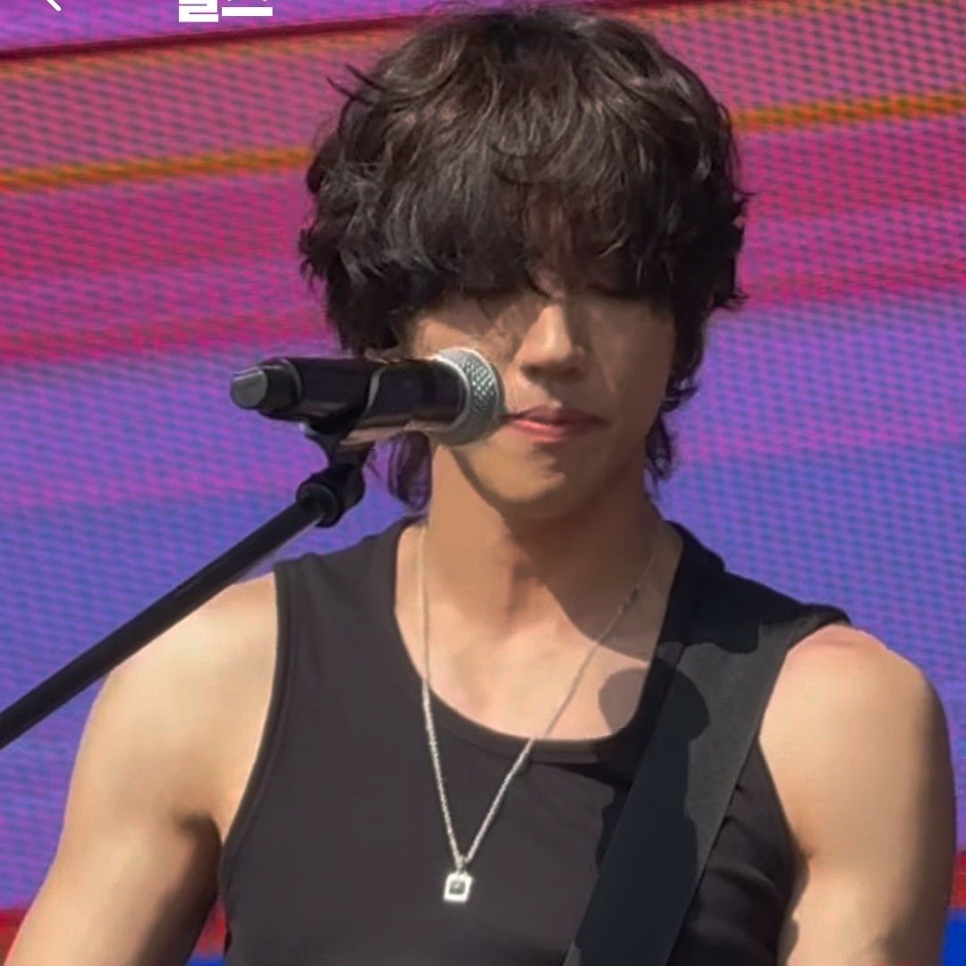 Behind-the-scenes cut of Lee Seungyoon